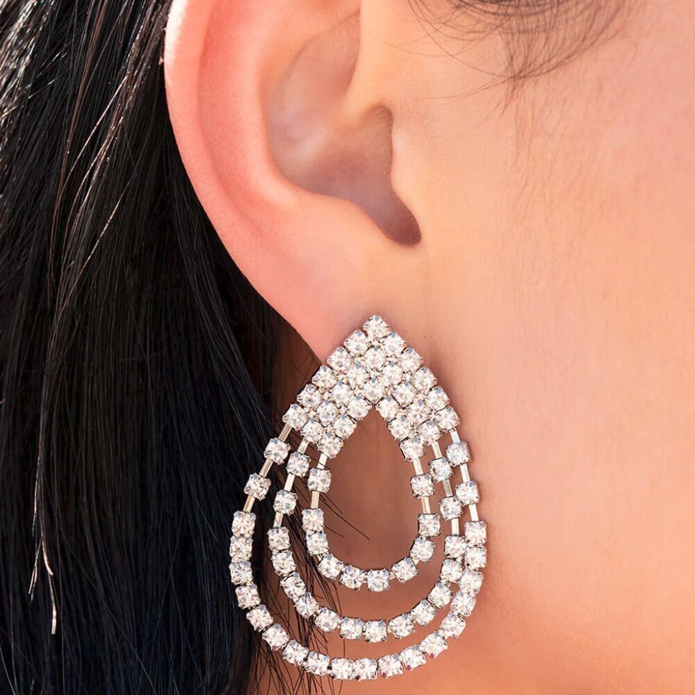 Paparazzi Jewelry Accessories - Take a POWER Stance - White Earrings - Vintage